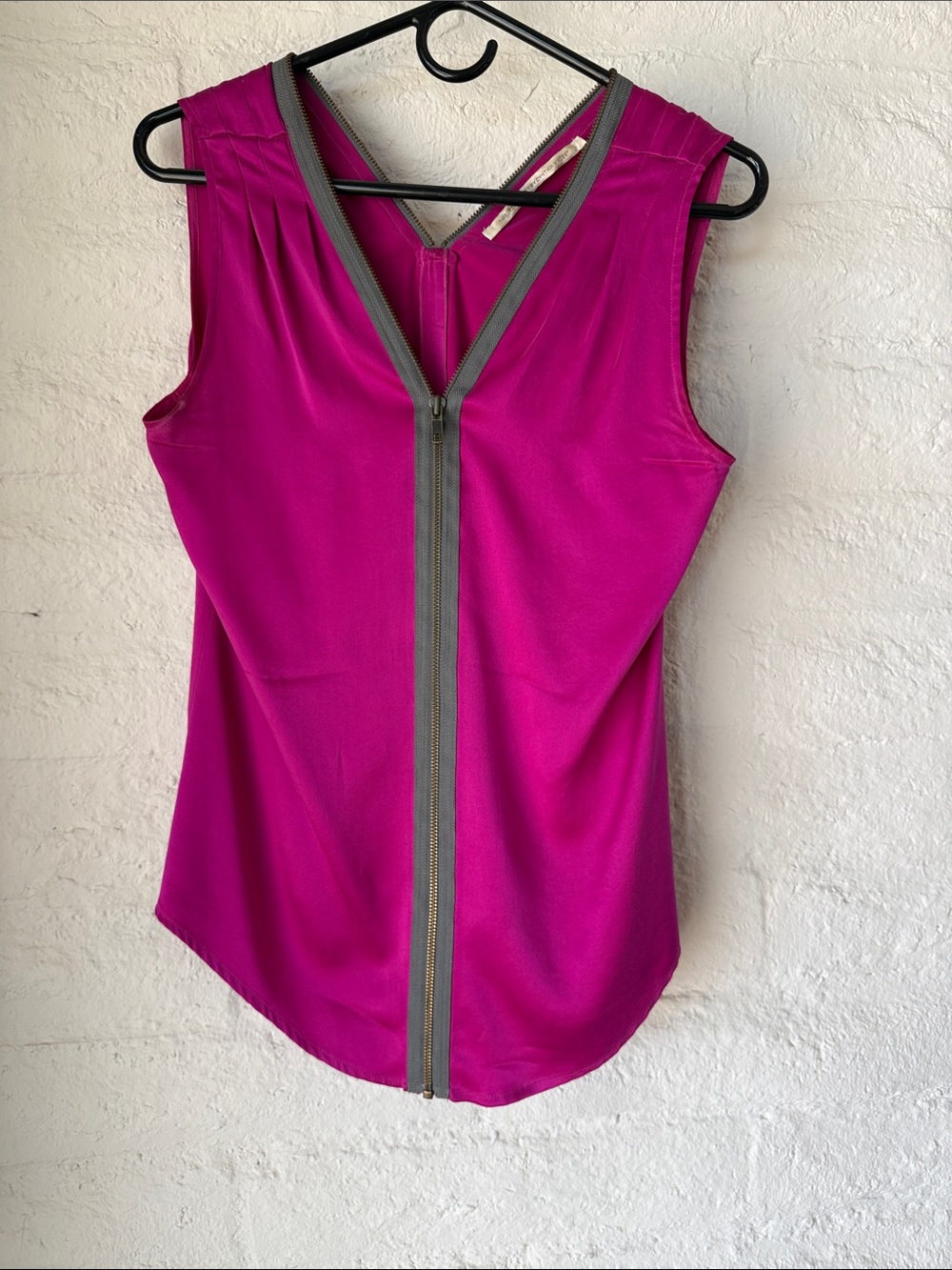 Twelfth Street by Cynthia Vincent Magenta Sleeveless V-Neck Zip Top - Small